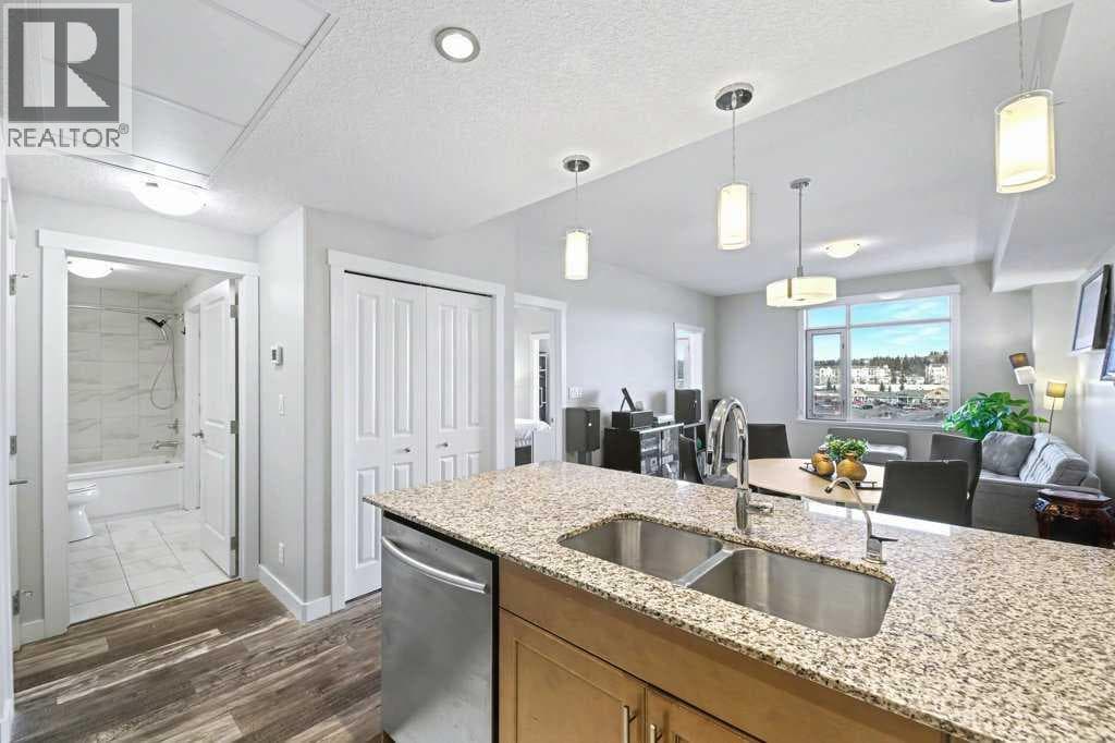 807, 32 Varsity Estates Circle NW — photo 5