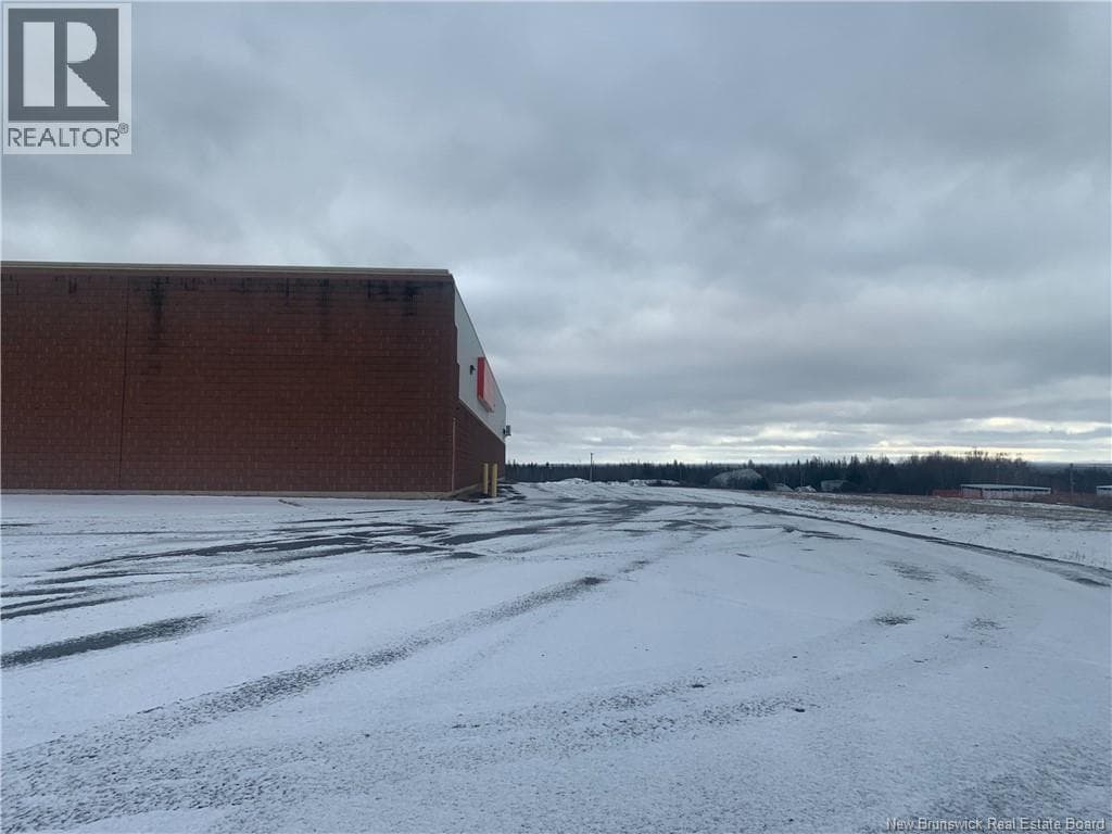 110 PLAZA BOULEVARD — photo 4