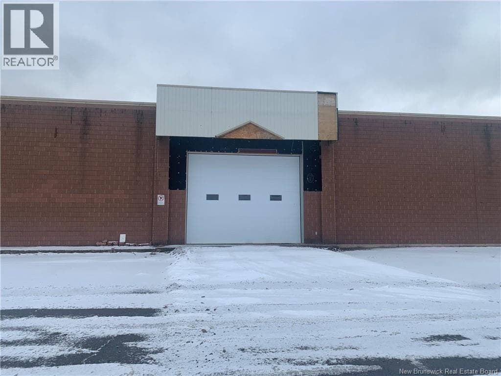 110 PLAZA BOULEVARD — photo 3