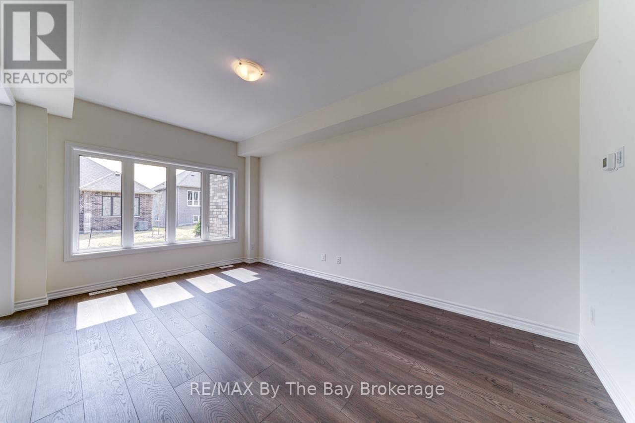 8 FEDERICA CRESCENT — photo 4