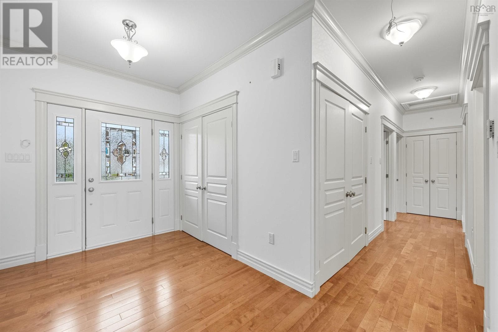 103 CLAUDIA CRESCENT — photo 2