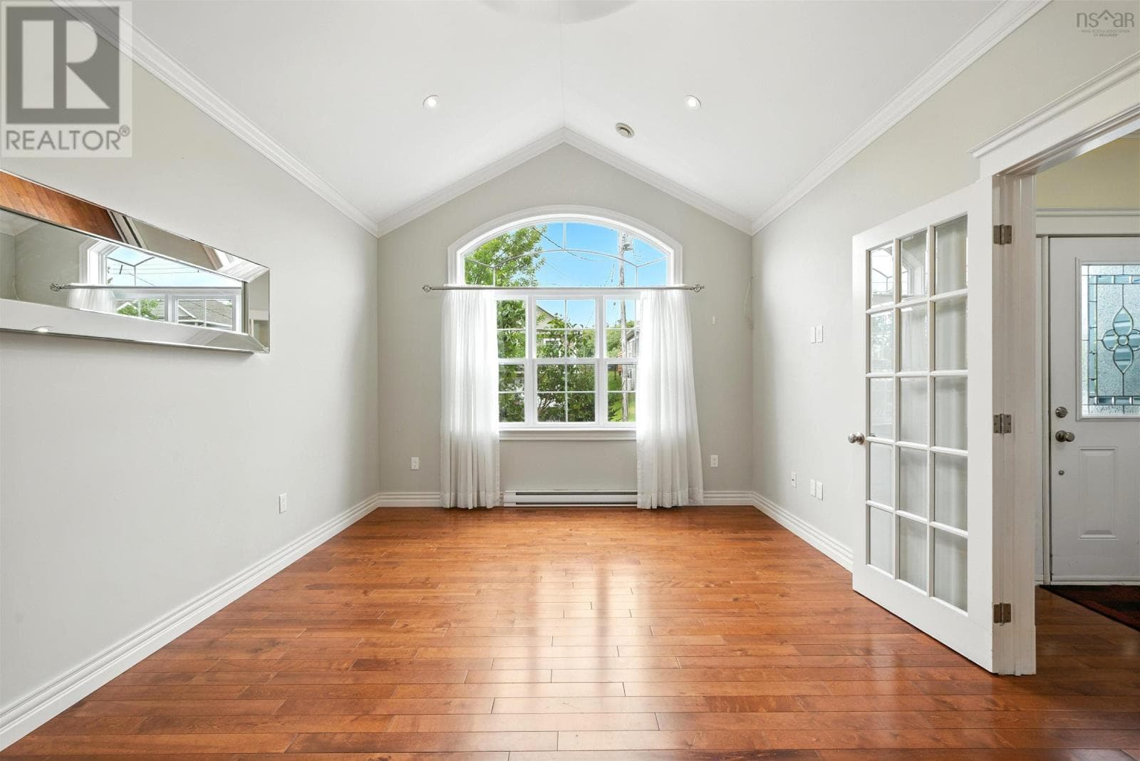 103 CLAUDIA CRESCENT — photo 3