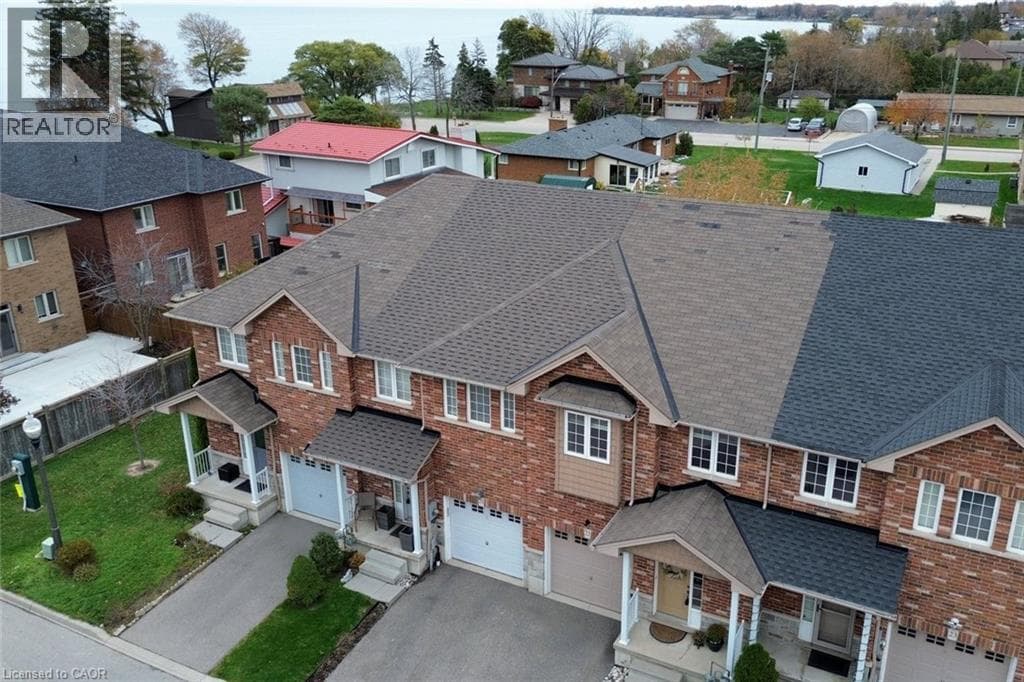 45 SEABREEZE Crescent Unit# 21 in Trillium