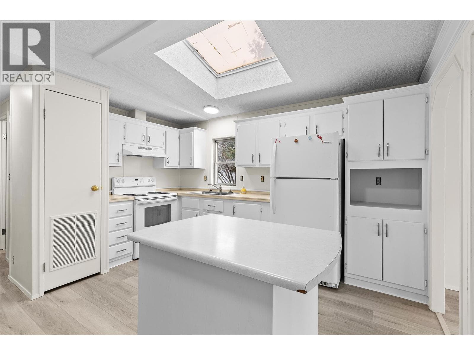 1600 43 Avenue Unit# 32, Interior REALTORS® — photo 5