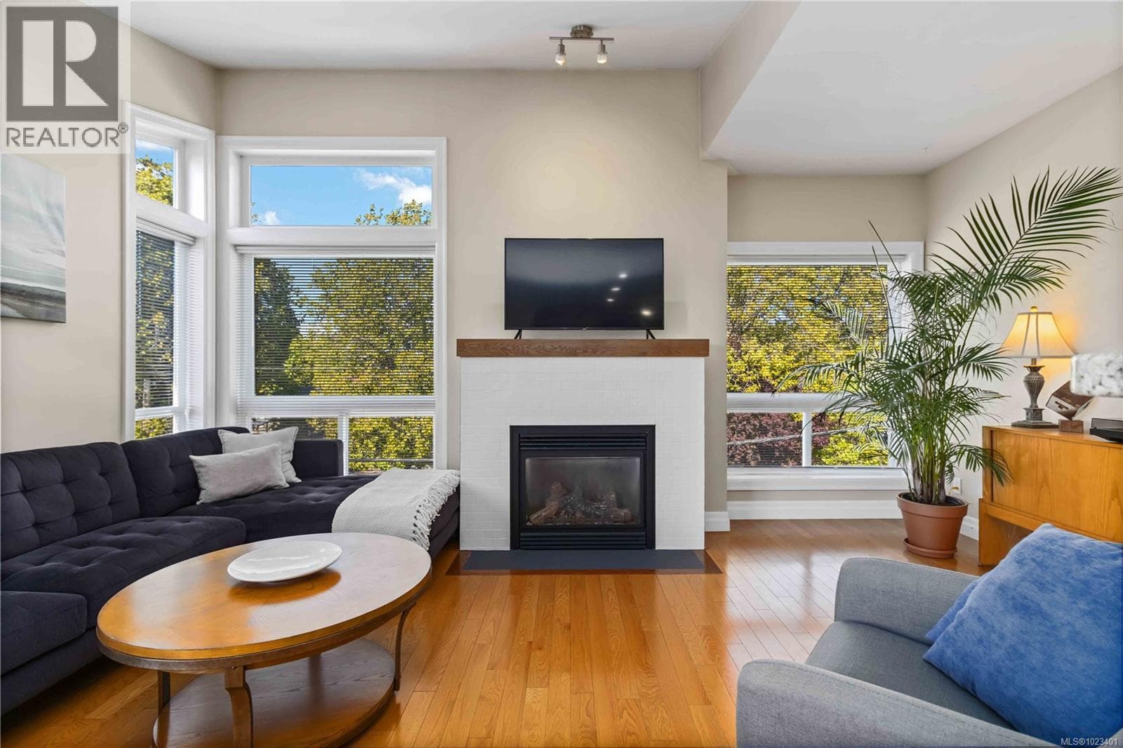 4 1827 Fairfield Rd — photo 3