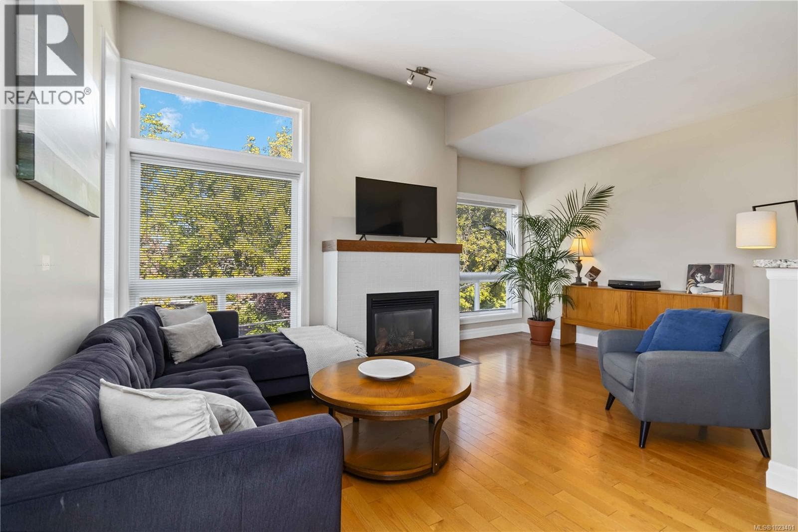 4 1827 Fairfield Rd — photo 4