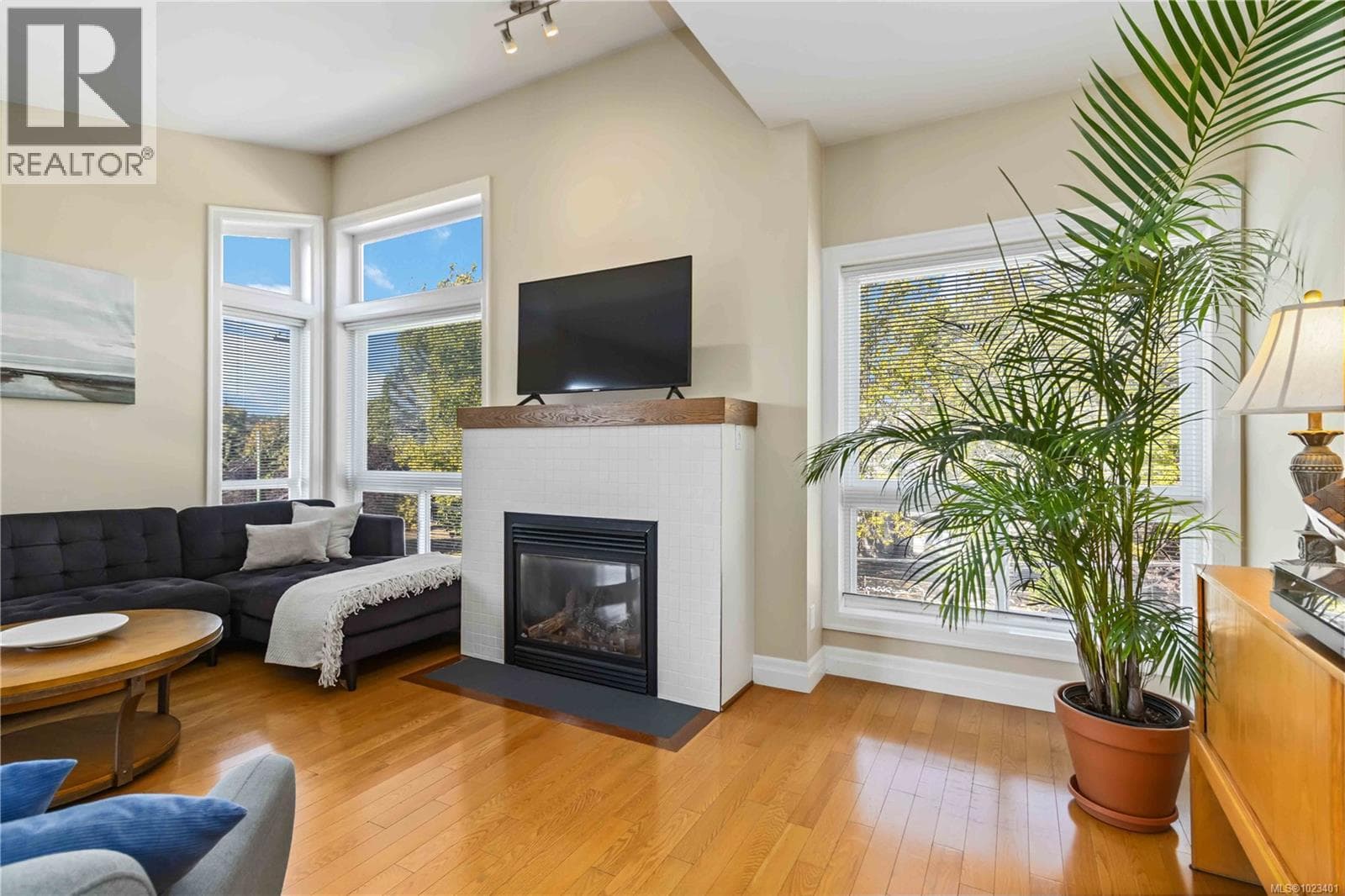 4 1827 Fairfield Rd — photo 5