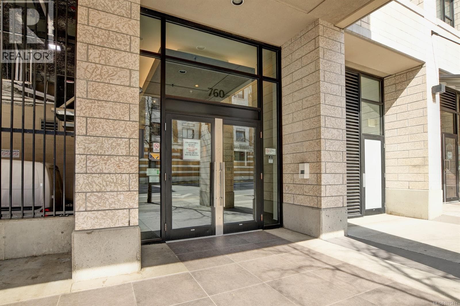 705 760 Johnson St, Victoria — photo 3