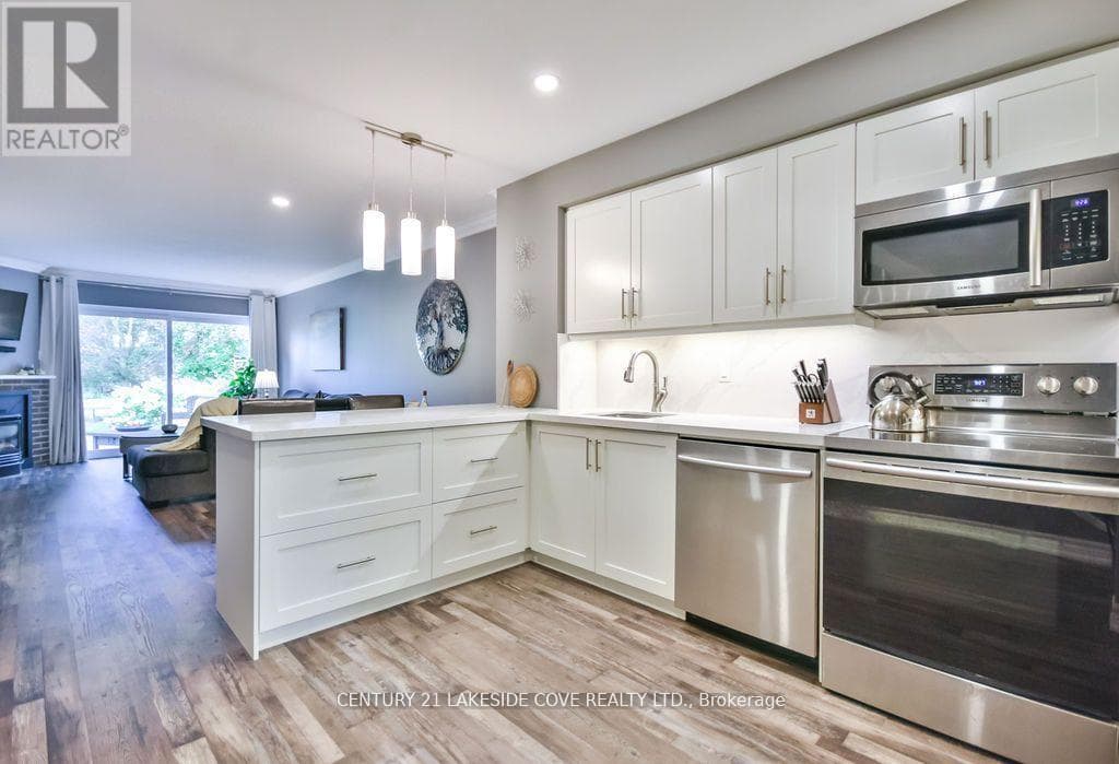 UNIT #7 - 70 LAGUNA PARKWAY — photo 5
