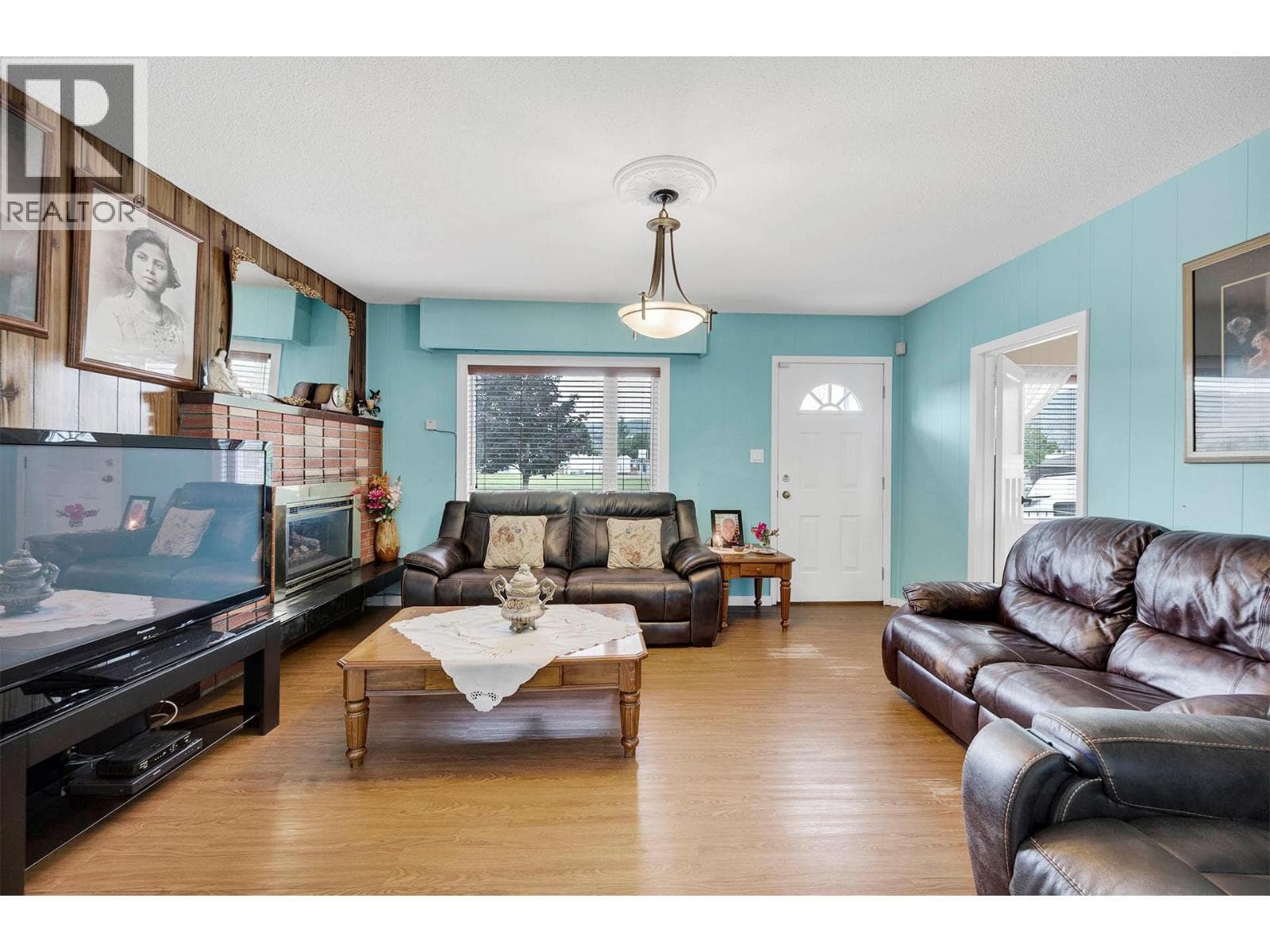307 HOLLY AVENUE — photo 2