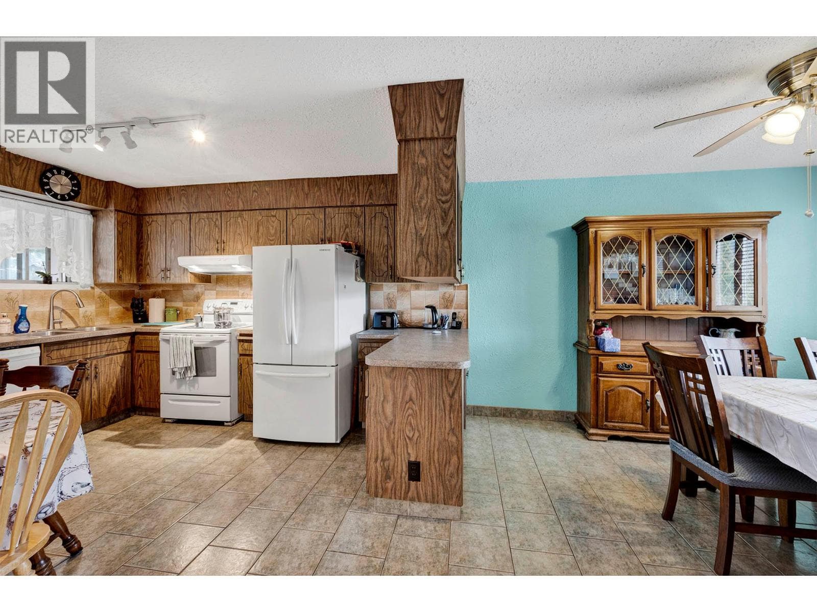 307 HOLLY AVENUE — photo 4