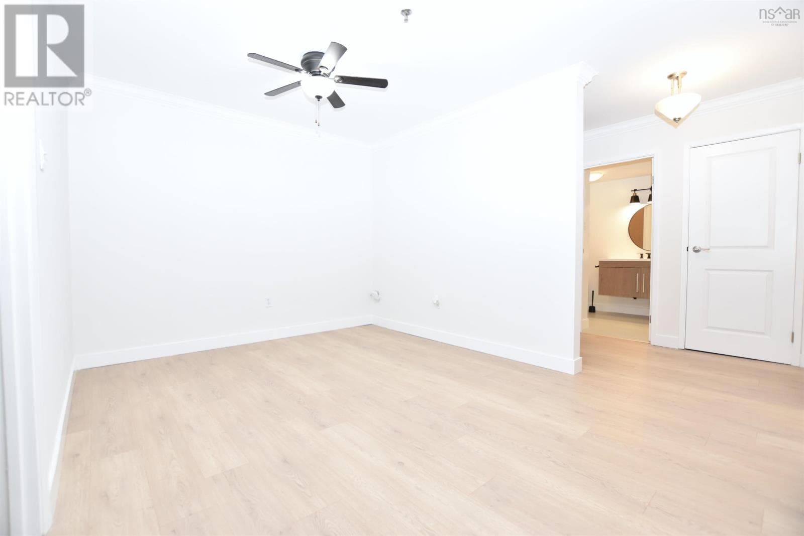 300 5230 Tobin Street — photo 4