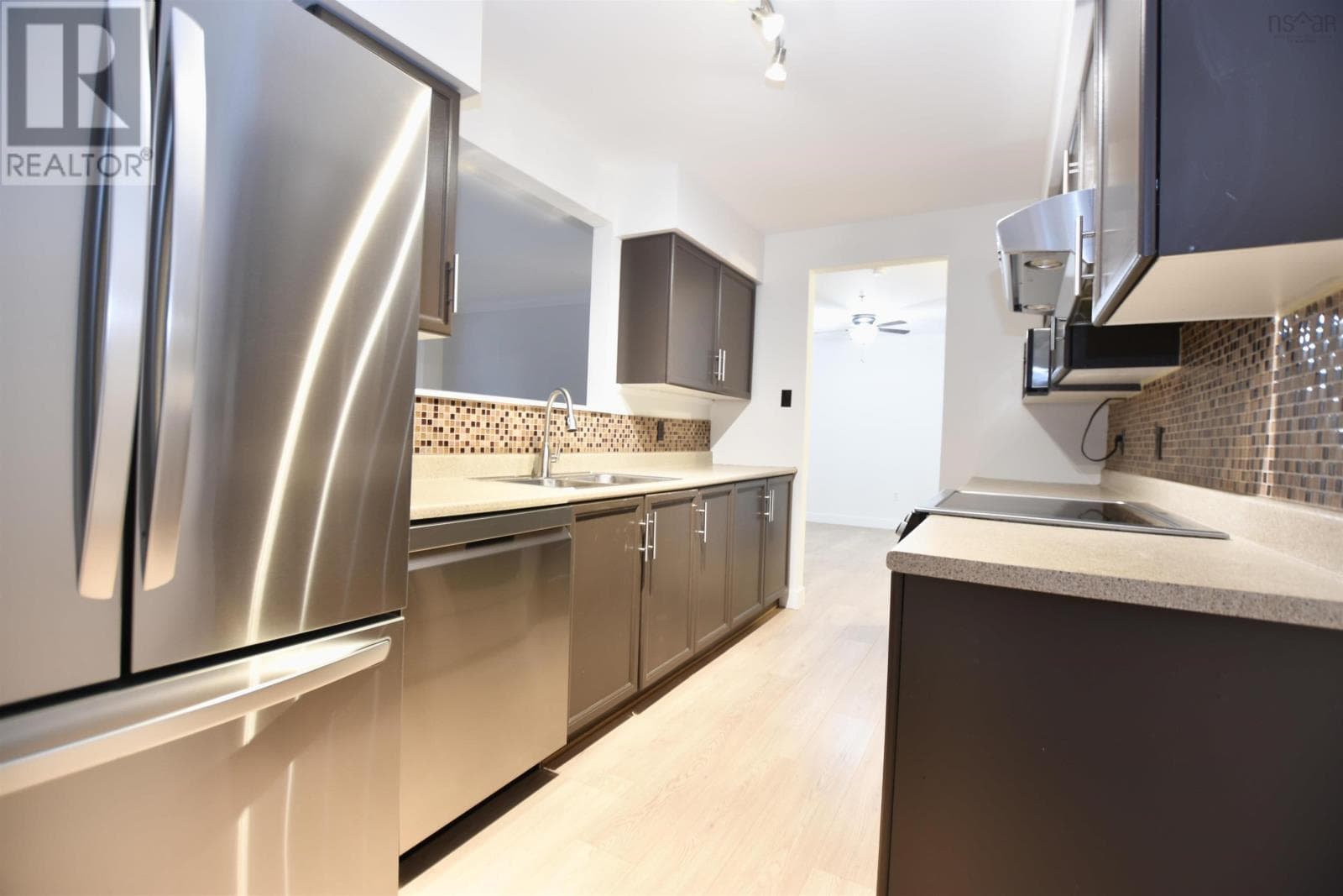 300 5230 Tobin Street — photo 5