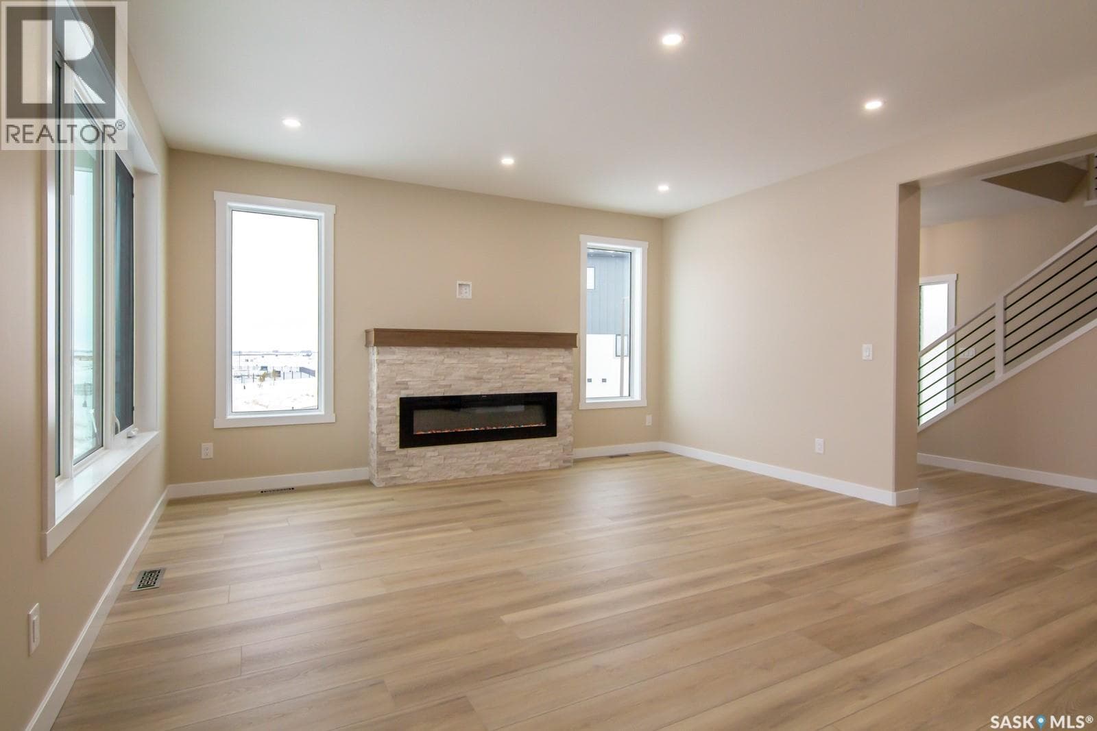 435 Sharma CRESCENT — photo 3