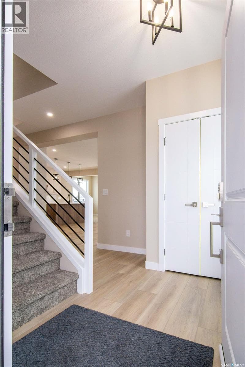 435 Sharma CRESCENT — photo 2