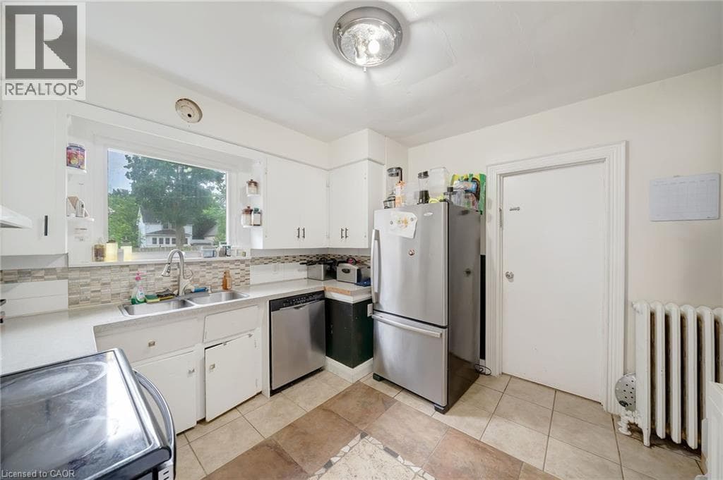 33 FITZGERALD STREET — photo 4