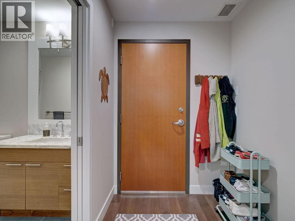 210 5725 TEREDO STREET — photo 2