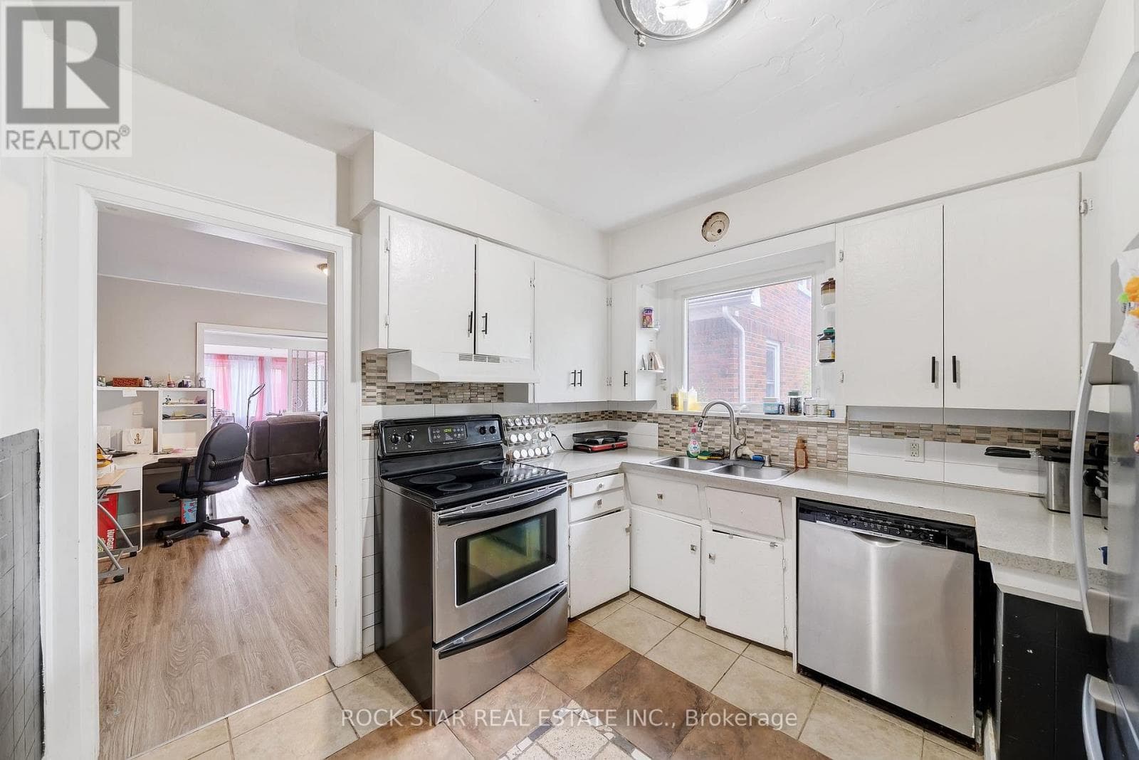 33 FITZGERALD STREET — photo 4