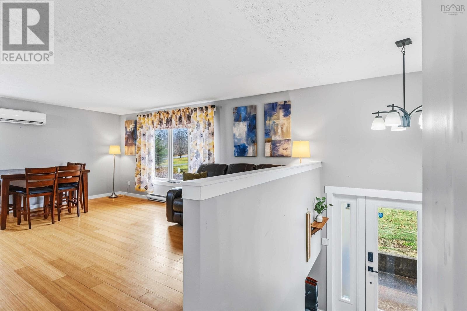 6 ROBINSON DRIVE — photo 4