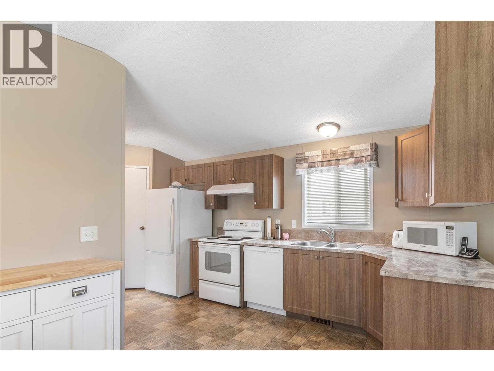 12560 WESTSIDE ROAD UNIT 74, Interior REALTORS® — photo 4
