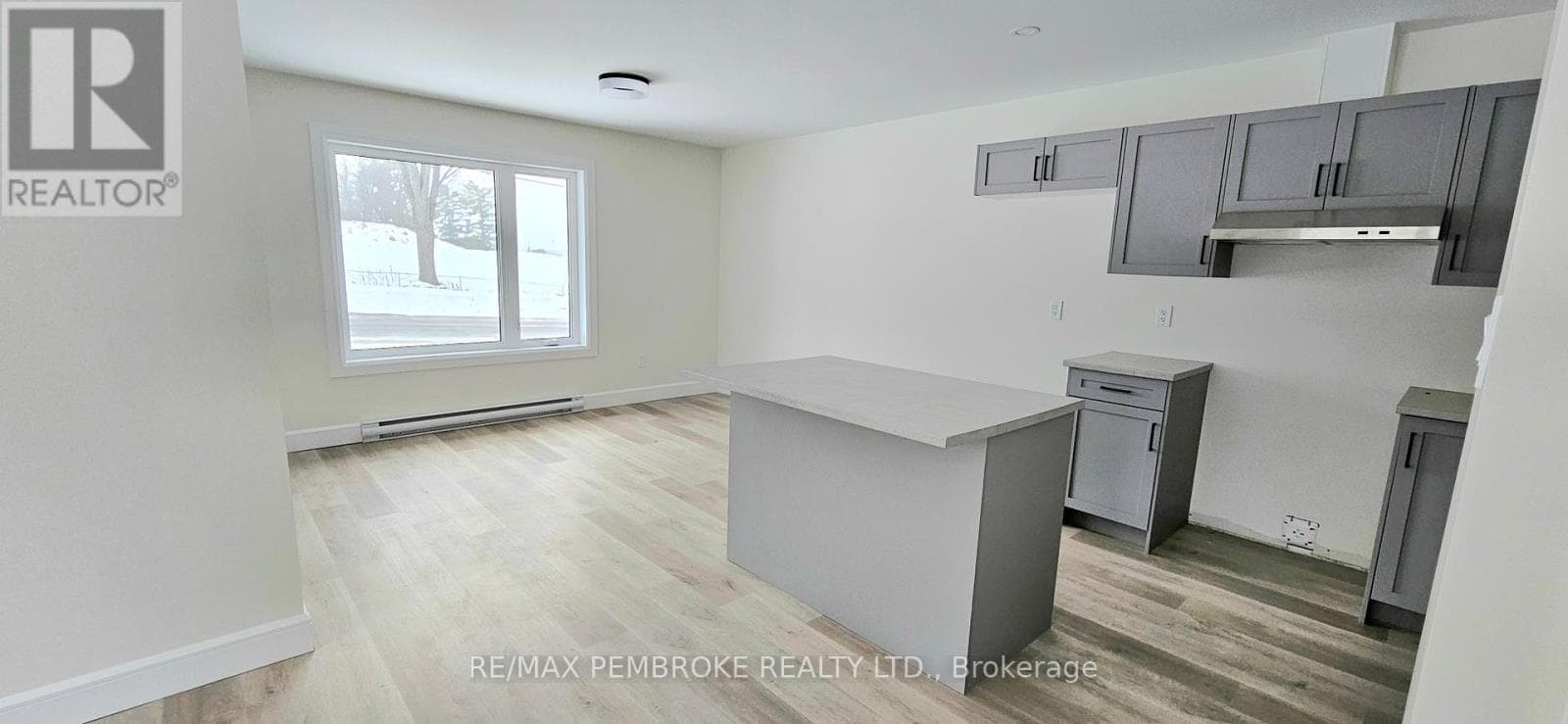 135 BELL STREET — photo 2