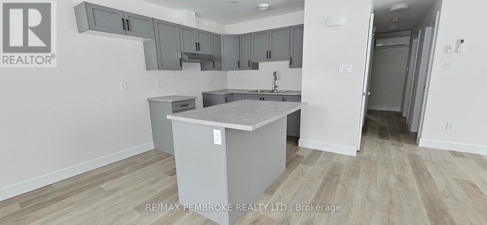 135 BELL STREET — photo 3