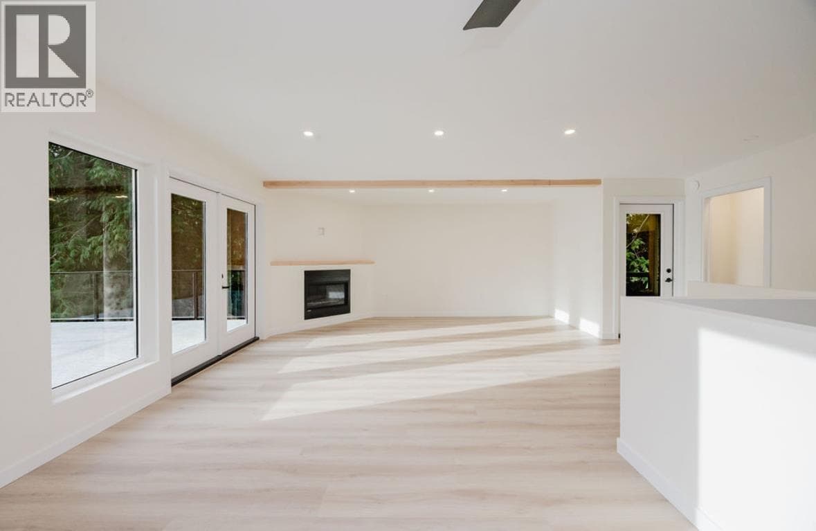 6960 SUNSHINE COAST HIGHWAY — photo 4