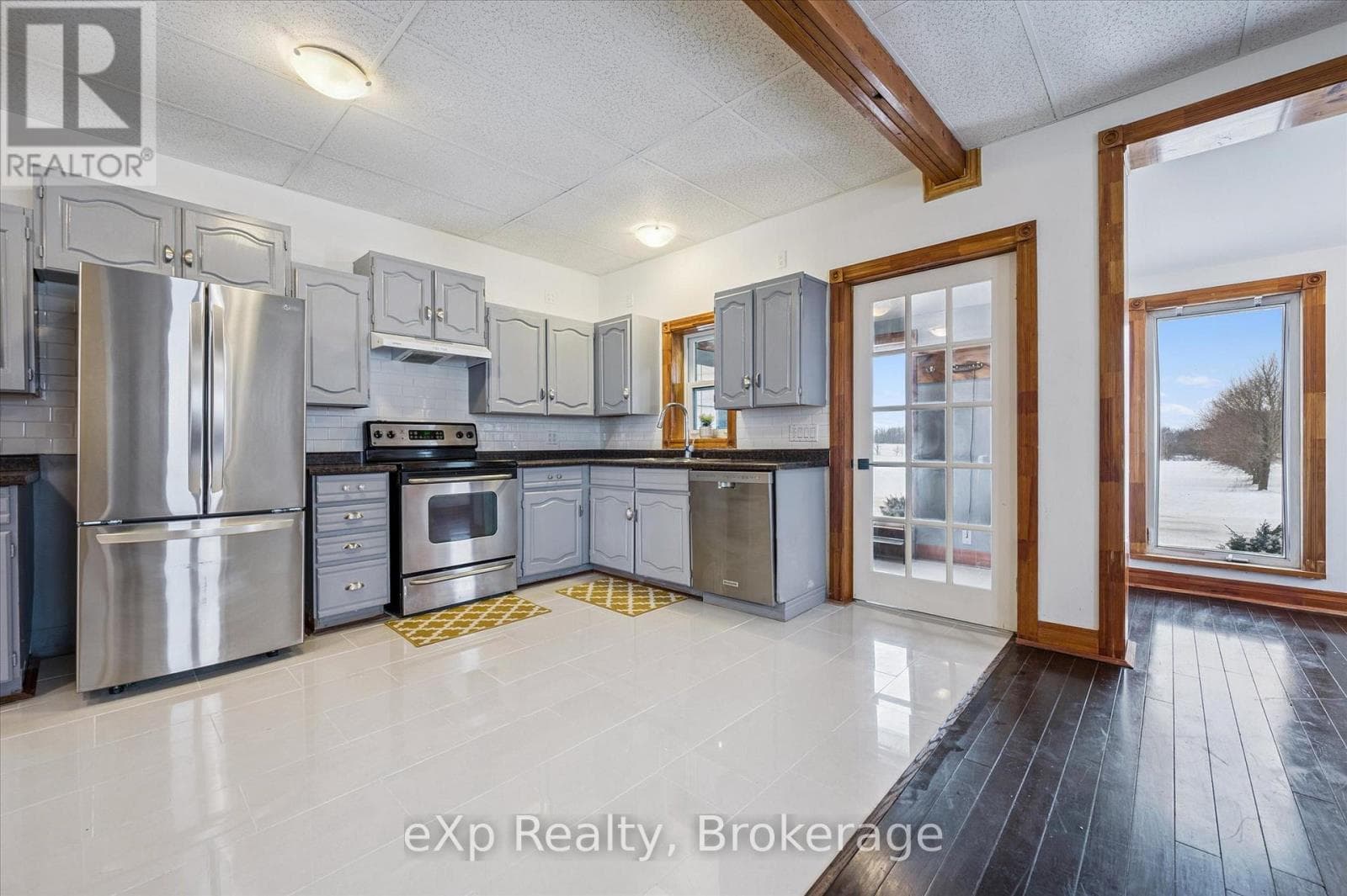 9276 WELLINGTON RD 16 — photo 3