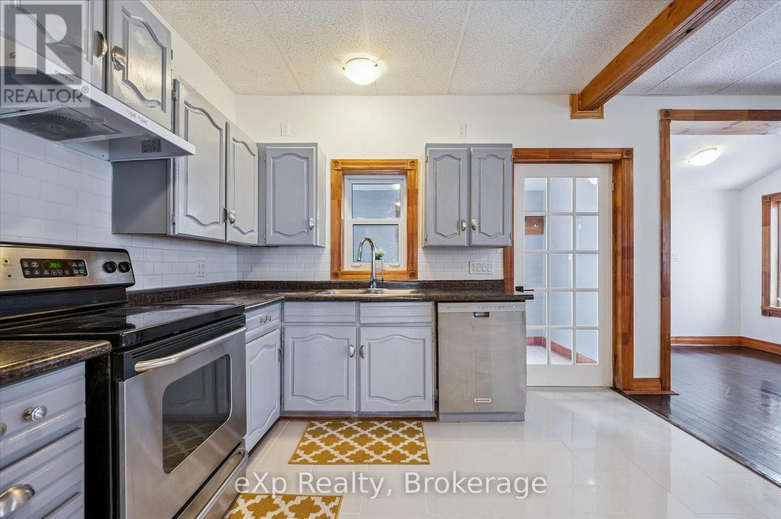 9276 WELLINGTON RD 16 — photo 4