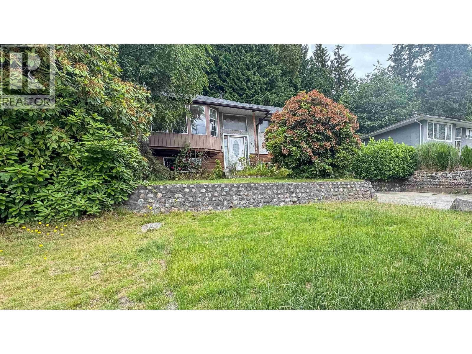 646 CLAREMONT STREET — photo 4