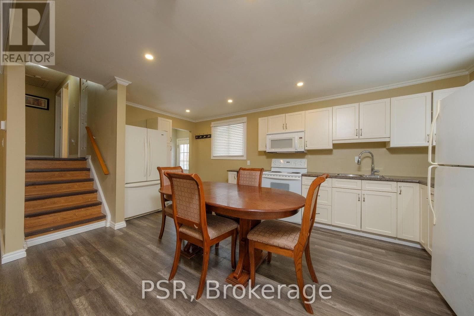 708 JOHNSTON CRESCENT — photo 5