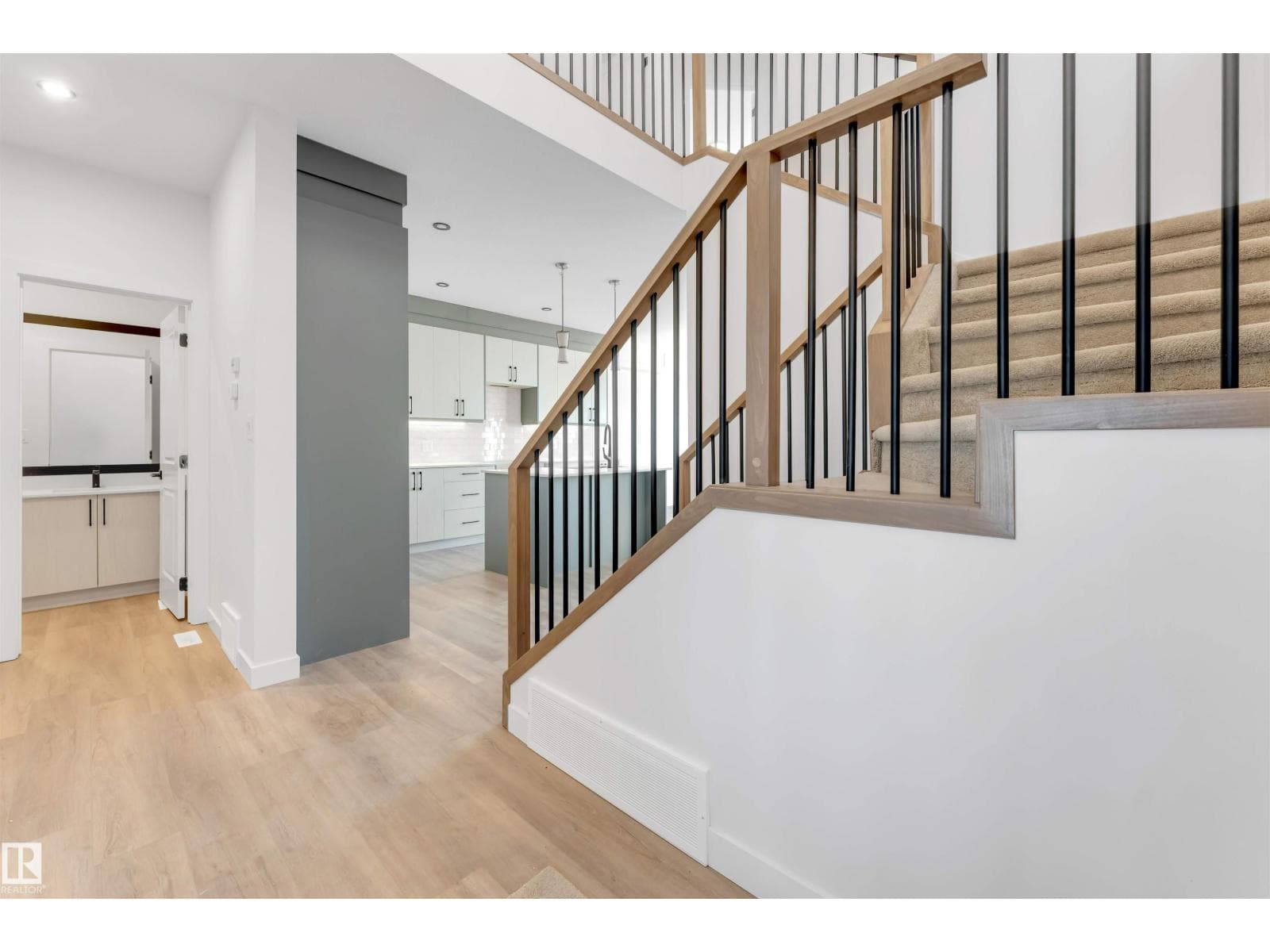 18 AXELWOOD CR — photo 3