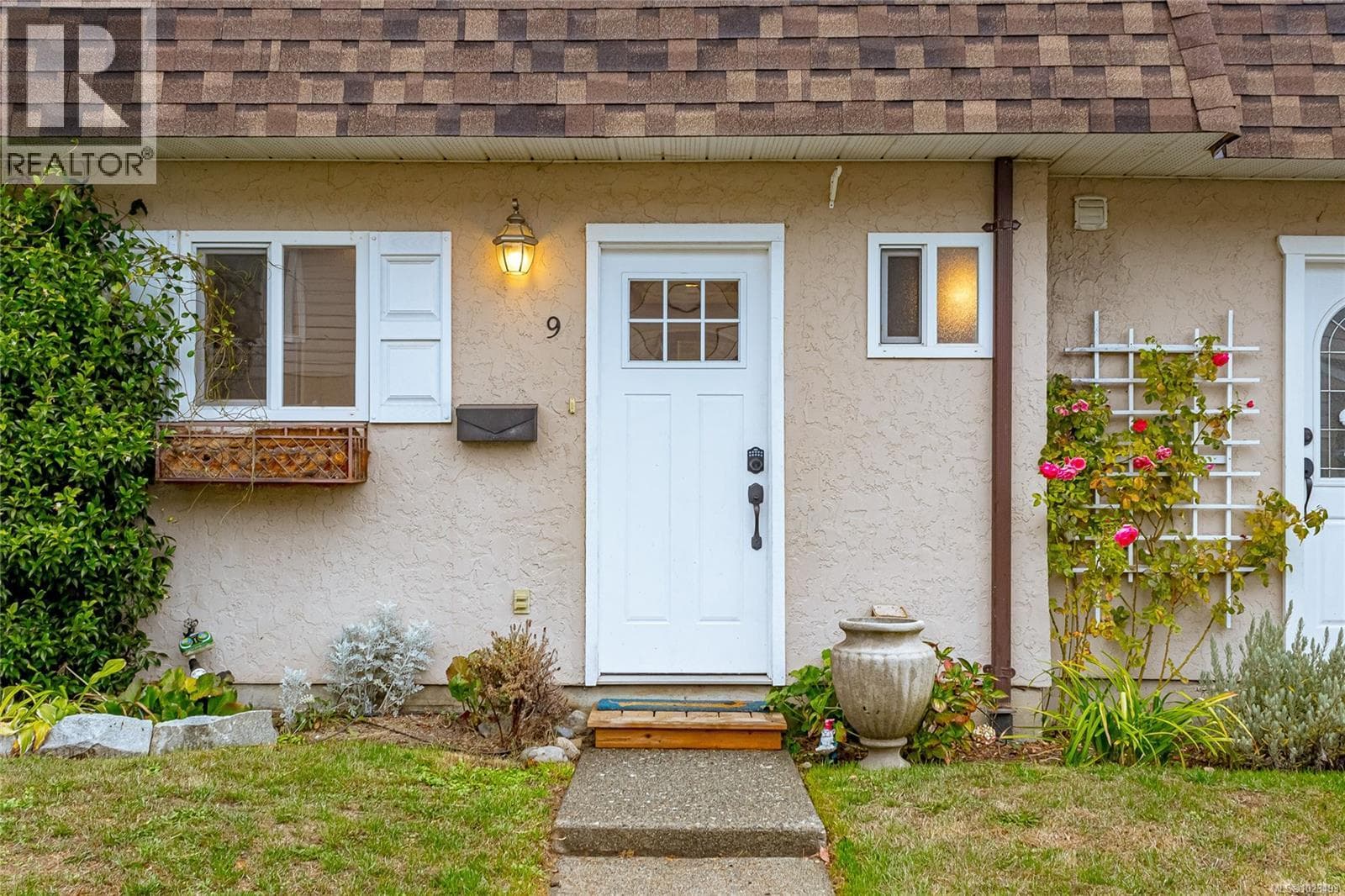9 7675 East Saanich Rd in 