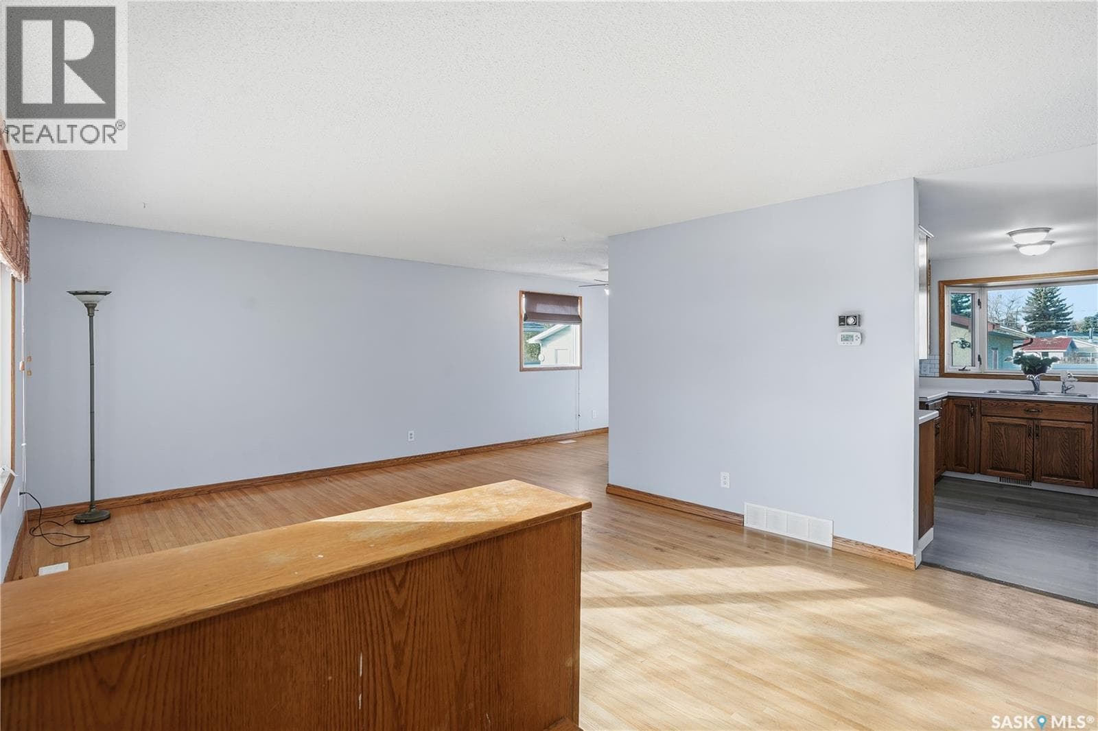 128 YARNTON CRESCENT — photo 4