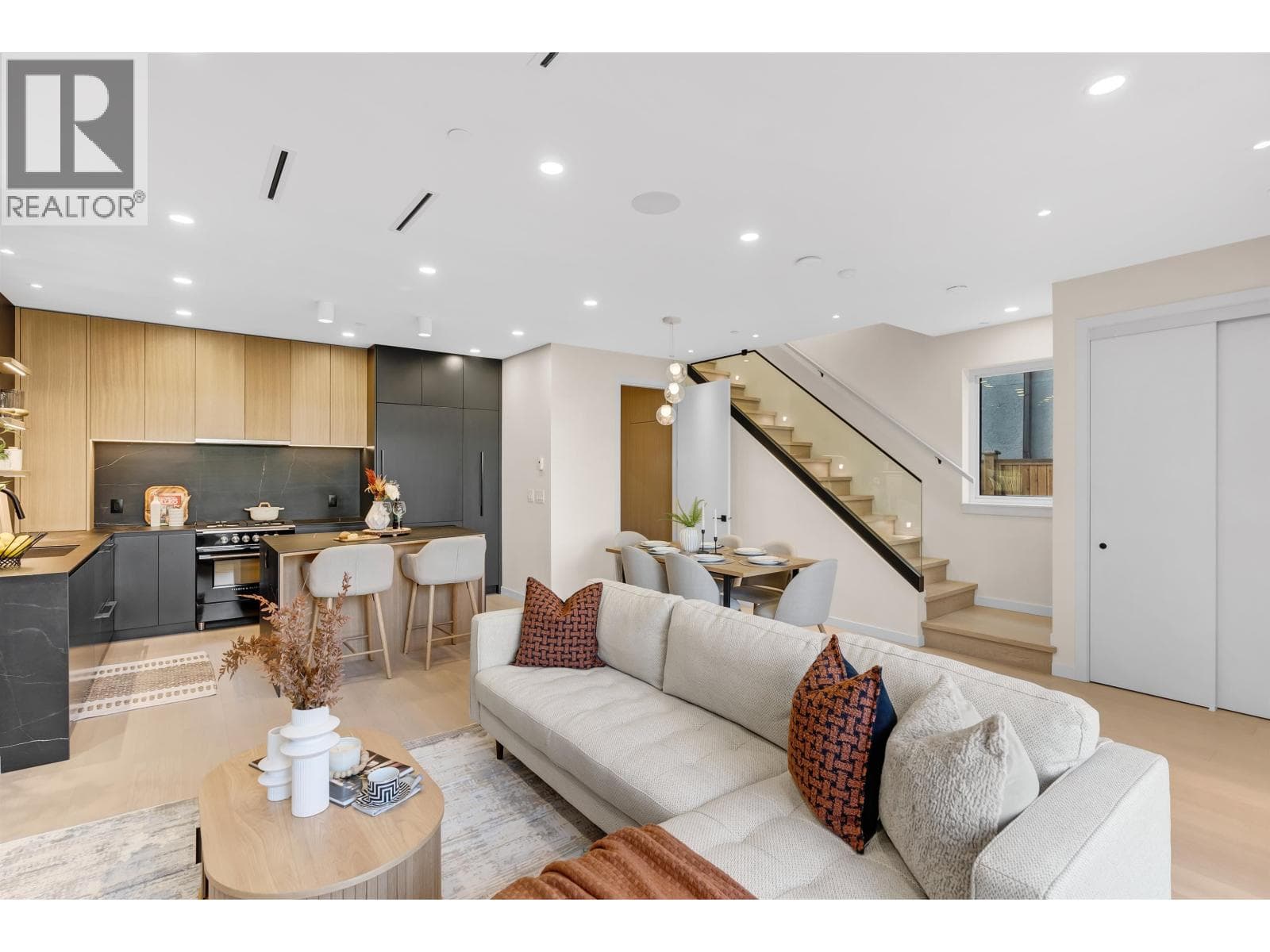 2 2764 W 14TH AVENUE in Kitsilano