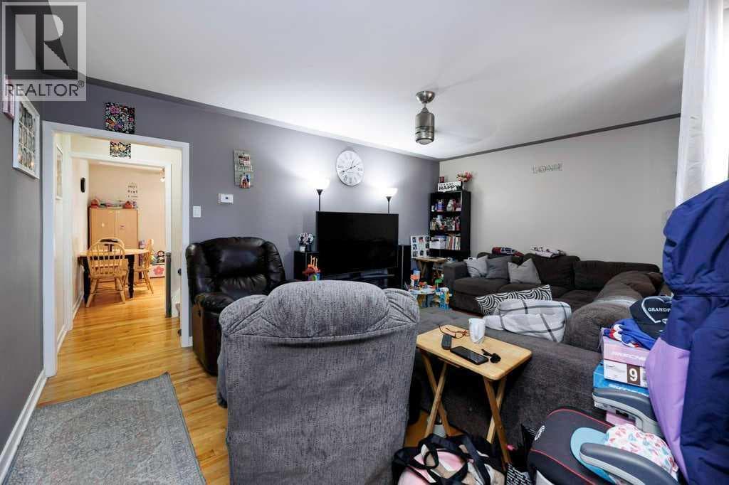 22 Poplar Crescent — photo 3