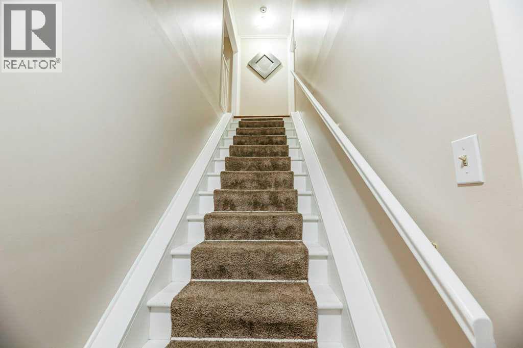 22 Poplar Crescent — photo 4