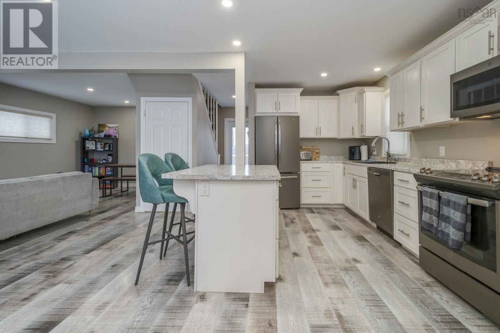27 CAMBEY AVENUE — photo 3