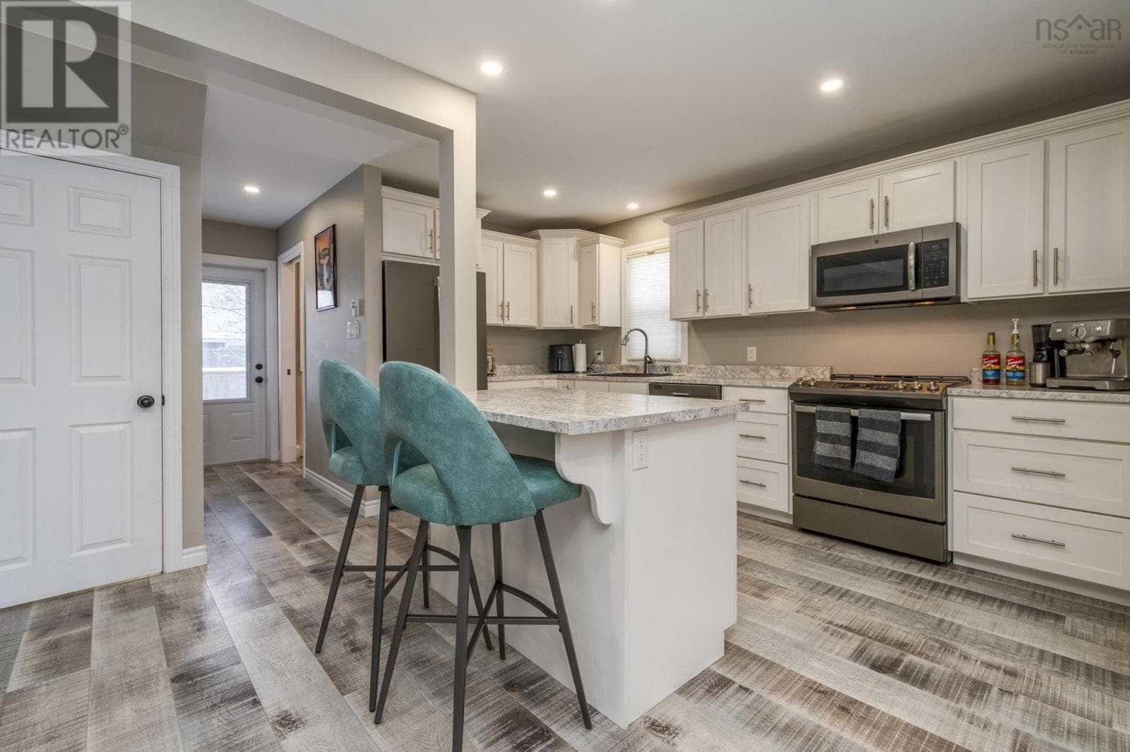 27 CAMBEY AVENUE — photo 4