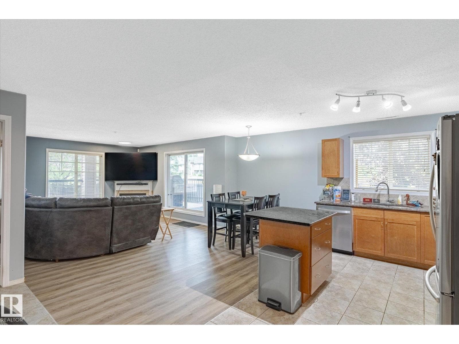 #101 2098 Blackmud Creek DR SW — photo 3