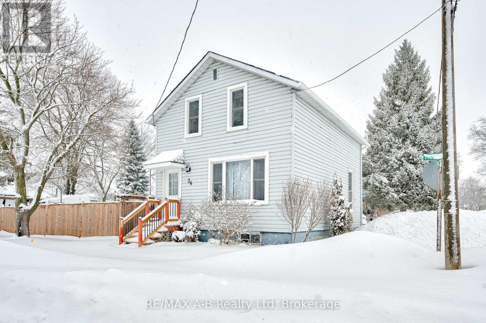 36 HURON STREET — photo 2