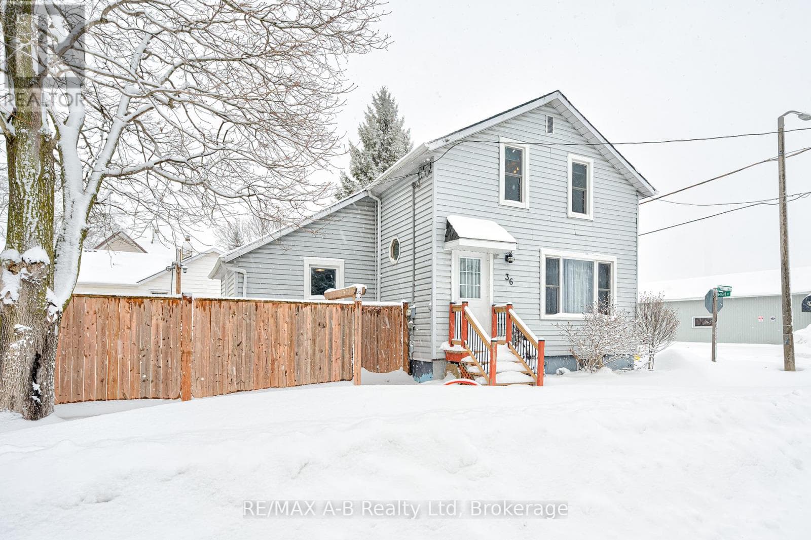 36 HURON STREET — photo 4