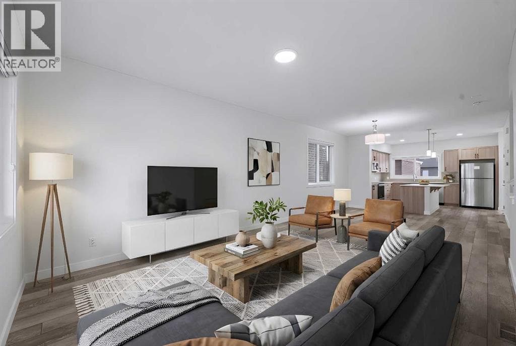 526 Wolf Willow Boulevard SE — photo 2