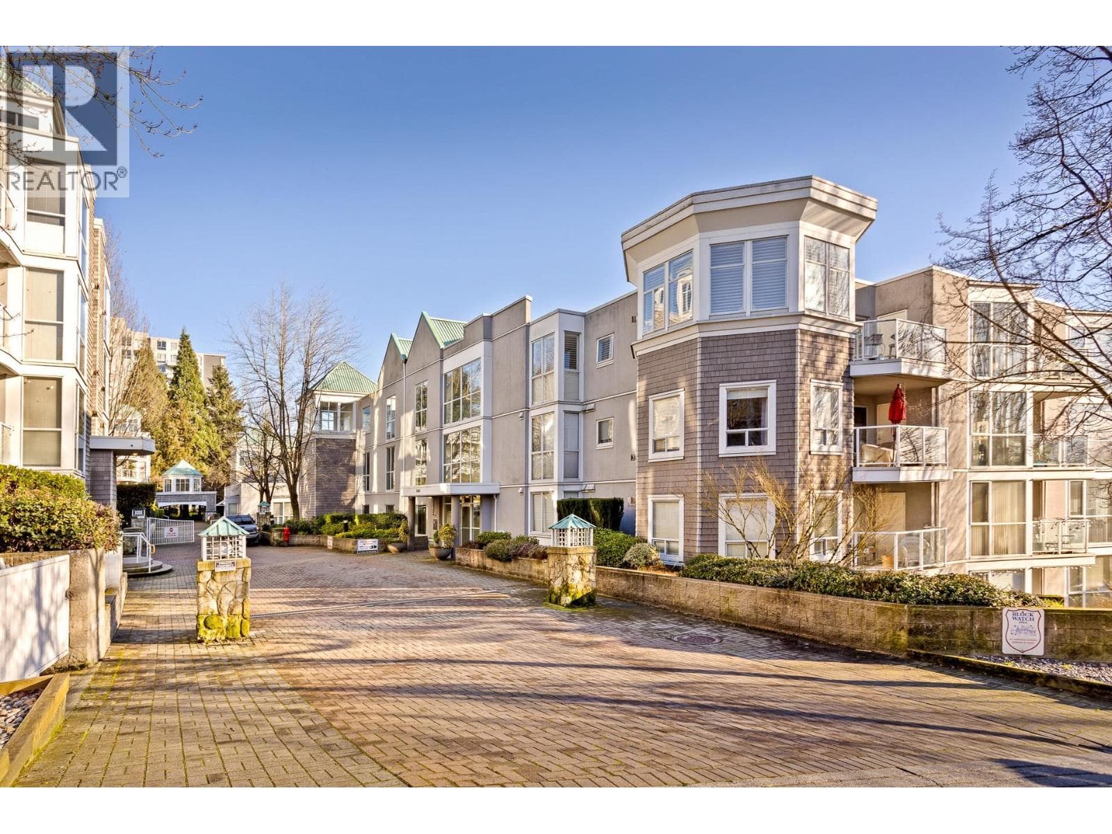 212 8460 JELLICOE STREET — photo 3