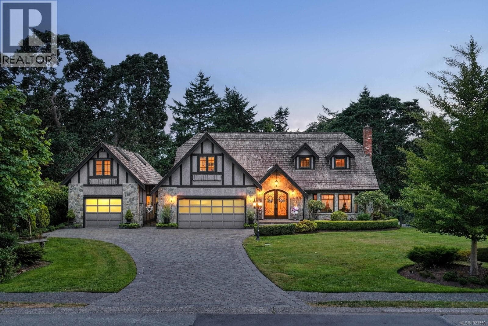 2773 ARBUTUS ROAD in 