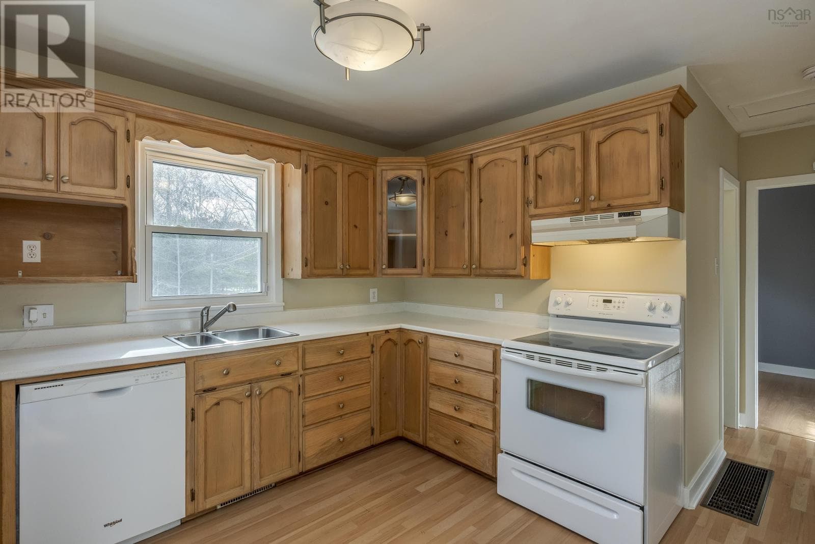 516 WINDSOR STREET — photo 3