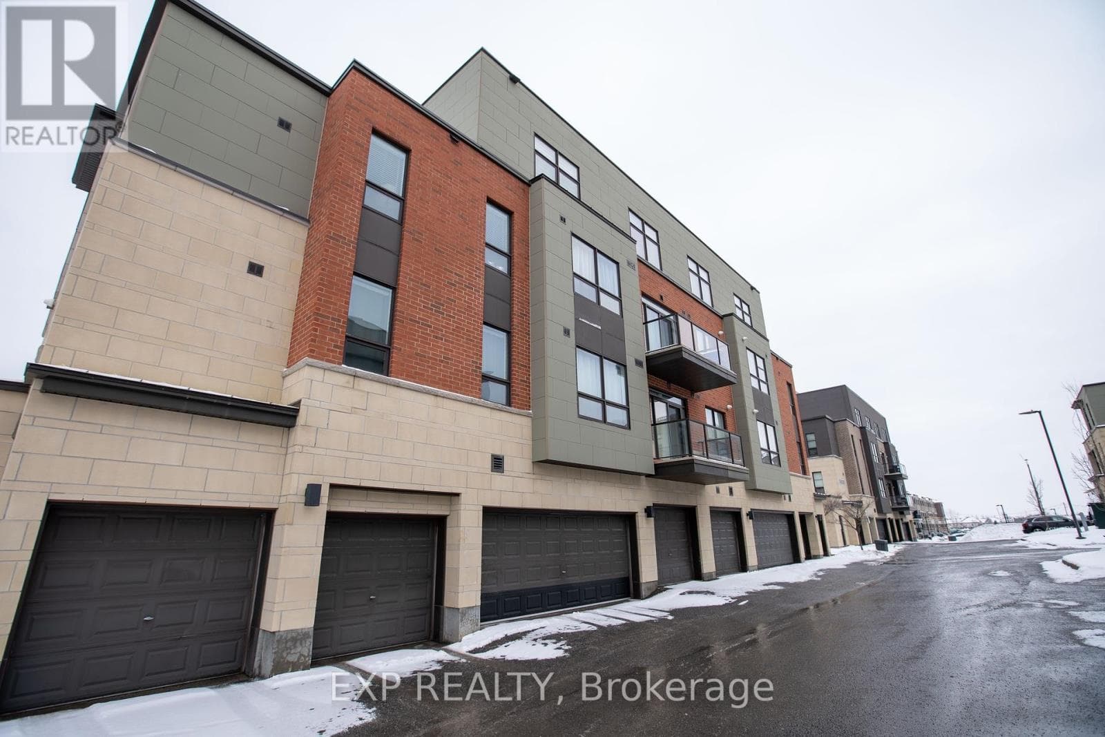 305 - 301 BAYROSE DRIVE — photo 2