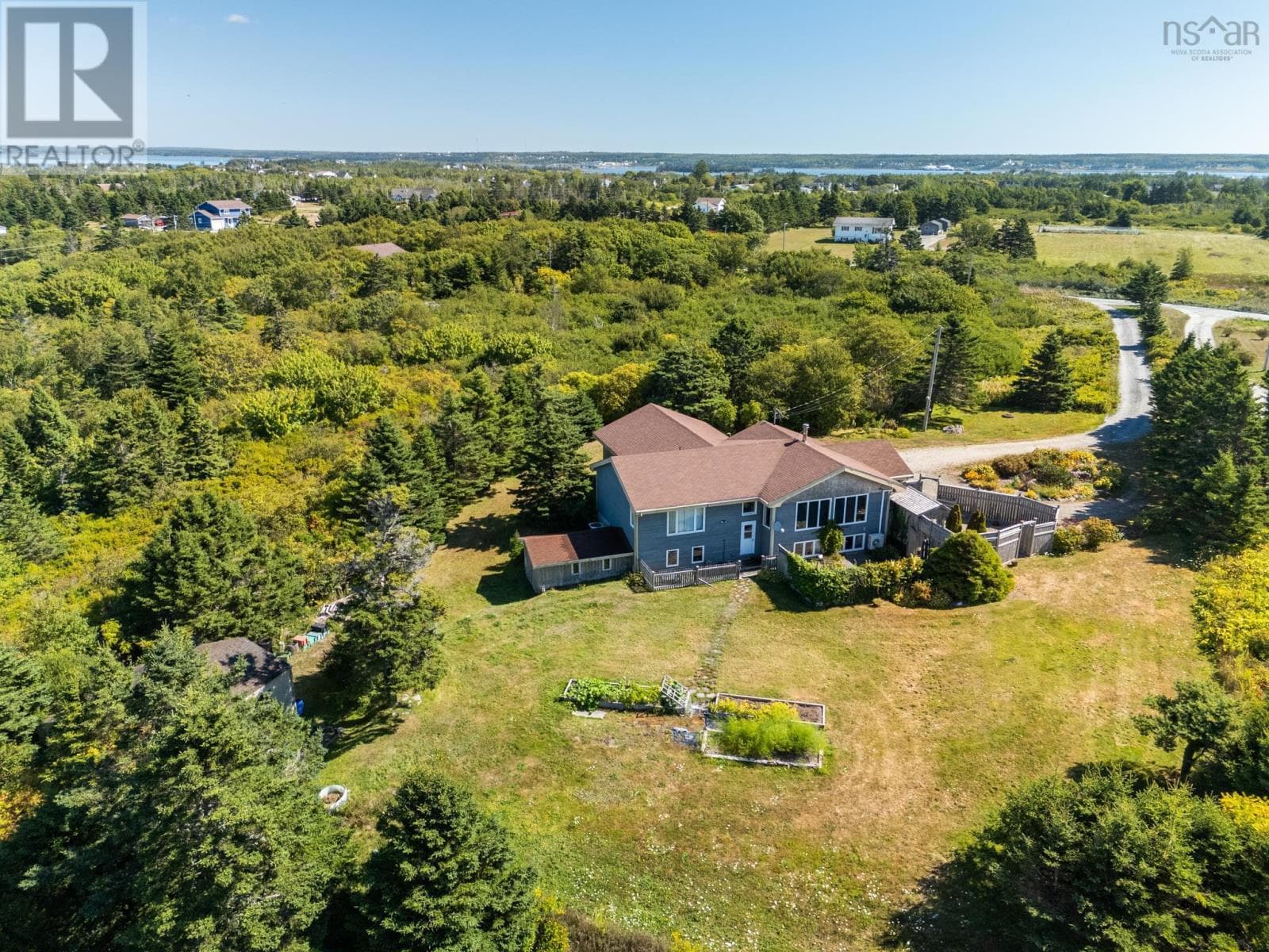 40 COUNTRY LANE in 