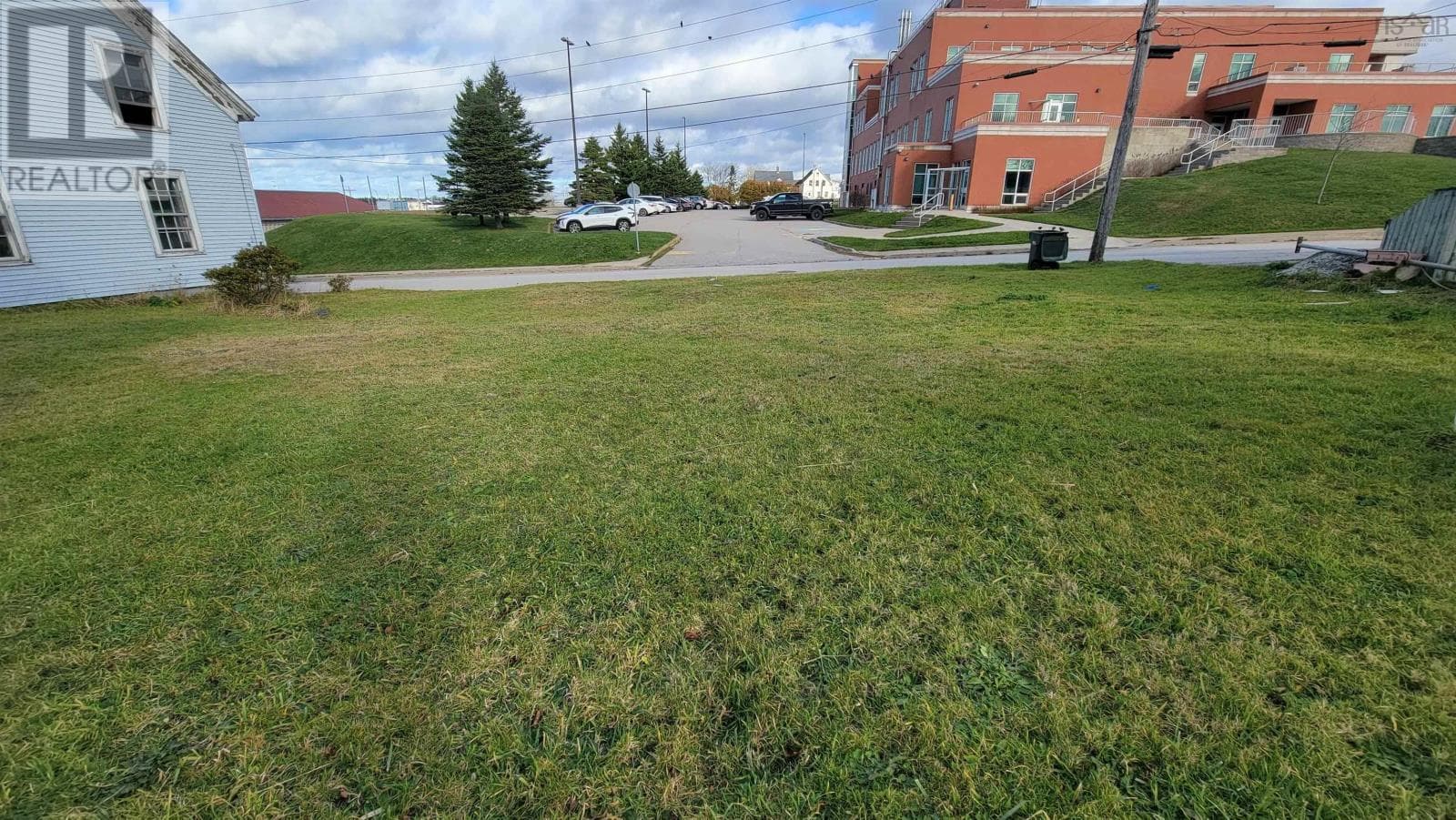 10 PORTERS LANE — photo 3