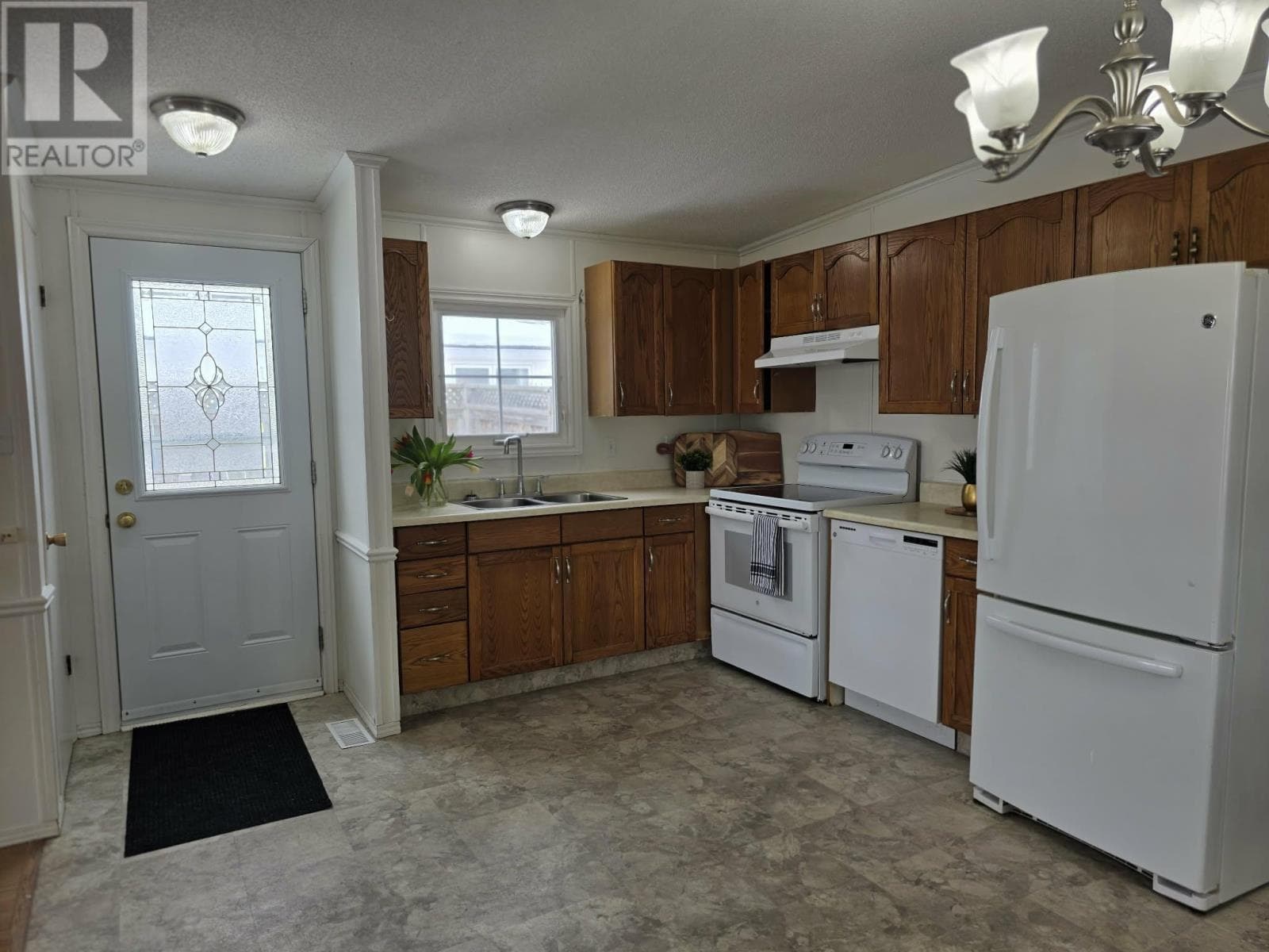 4 SPINNAKER CRESCENT — photo 3